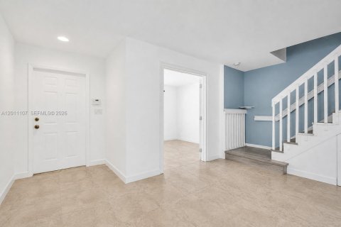 Townhouse in Miramar, Florida 3 bedrooms, 136.57 sq.m. № 2076297 - photo 7