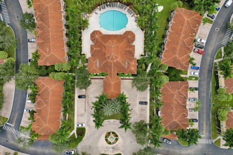 Townhouse in Miramar, Florida 3 bedrooms, 136.57 sq.m. № 2076297 - photo 23