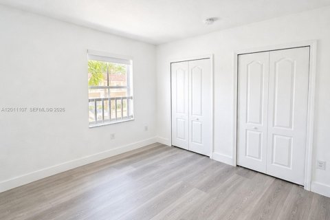 Townhouse in Miramar, Florida 3 bedrooms, 136.57 sq.m. № 2076297 - photo 19