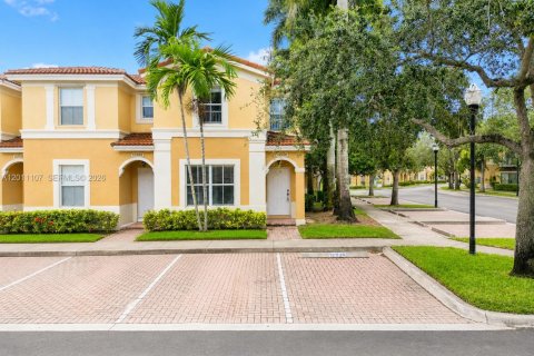 Townhouse in Miramar, Florida 3 bedrooms, 136.57 sq.m. № 2076297