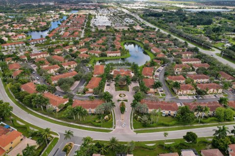 Townhouse in Miramar, Florida 3 bedrooms, 136.57 sq.m. № 2076297 - photo 24