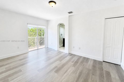 Townhouse in Miramar, Florida 3 bedrooms, 136.57 sq.m. № 2076297 - photo 17