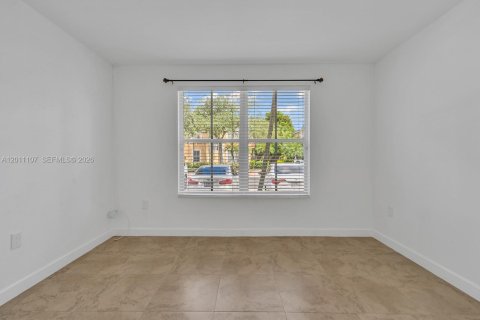 Townhouse in Miramar, Florida 3 bedrooms, 136.57 sq.m. № 2076297 - photo 9
