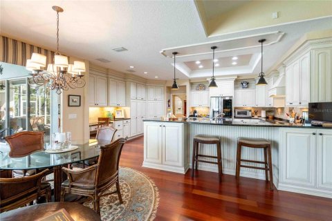 House in Tampa, Florida 3 bedrooms, 312.62 sq.m. № 2114768 - photo 25