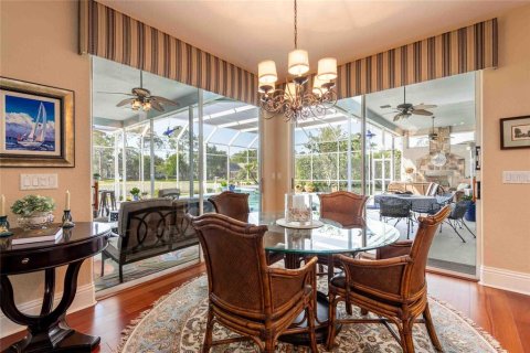 House in Tampa, Florida 3 bedrooms, 312.62 sq.m. № 2114768 - photo 27