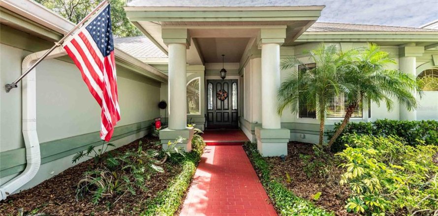 House in Tampa, Florida 3 bedrooms, 312.62 sq.m. № 2114768