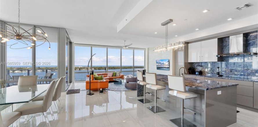 Кондоминиум с 3 спальнями в Норт-Палм-Бич, Флорида № 2049126