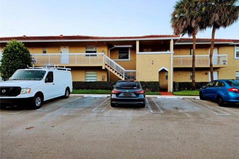 Condominio en venta en Coral Springs, Florida, 2 dormitorios, 71.35 m2 № 1888211 - foto 1