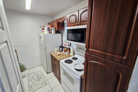 Condominio en venta en Coral Springs, Florida, 2 dormitorios, 71.35 m2 № 1888211 - foto 7
