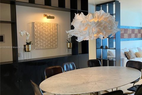 Condo in Sunny Isles Beach, Florida, 3 bedrooms  № 1974529 - photo 1