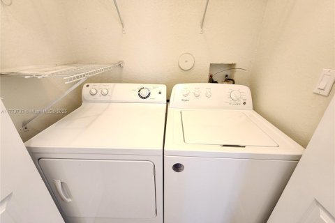 Touwnhouse à vendre à Miami, Floride: 4 chambres, 183.95 m2 № 1726873 - photo 17