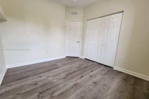 Touwnhouse à vendre à Miami, Floride: 4 chambres, 183.95 m2 № 1726873 - photo 14