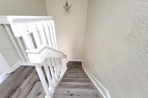 Touwnhouse à vendre à Miami, Floride: 4 chambres, 183.95 m2 № 1726873 - photo 7
