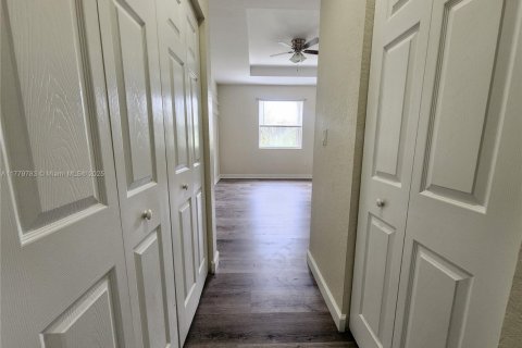 Touwnhouse à vendre à Miami, Floride: 4 chambres, 183.95 m2 № 1726873 - photo 10