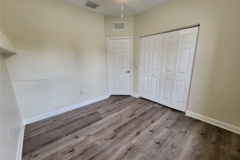 Touwnhouse à vendre à Miami, Floride: 4 chambres, 183.95 m2 № 1726873 - photo 12