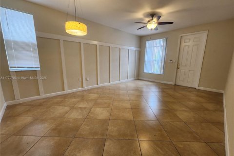 Touwnhouse à vendre à Miami, Floride: 4 chambres, 183.95 m2 № 1726873 - photo 2