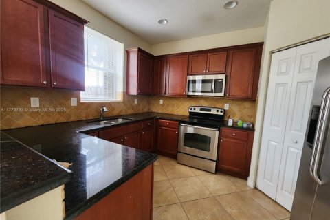 Touwnhouse à vendre à Miami, Floride: 4 chambres, 183.95 m2 № 1726873 - photo 5