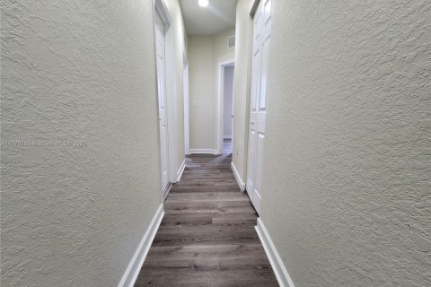 Touwnhouse à vendre à Miami, Floride: 4 chambres, 183.95 m2 № 1726873 - photo 11