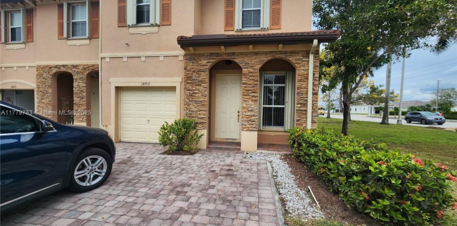 Touwnhouse à Miami, Floride 4 chambres, 183.95 m2 № 1726873
