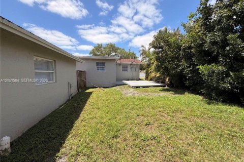Villa ou maison à louer à Hollywood, Floride: 3 chambres, 128.58 m2 № 2415836 - photo 3
