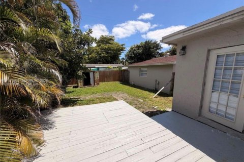 Villa ou maison à louer à Hollywood, Floride: 3 chambres, 128.58 m2 № 2415836 - photo 6