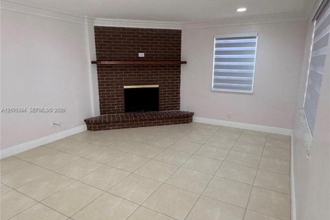Villa ou maison à louer à Hollywood, Floride: 3 chambres, 128.58 m2 № 2415836 - photo 13