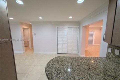 Villa ou maison à louer à Hollywood, Floride: 3 chambres, 128.58 m2 № 2415836 - photo 7