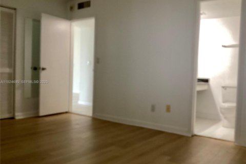 Condominio en alquiler en North Miami, Florida, 2 dormitorios, 89.46 m2 № 2055163 - foto 14