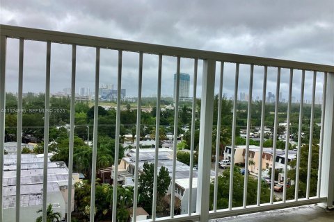 Condominio en alquiler en North Miami, Florida, 2 dormitorios, 89.46 m2 № 2055163 - foto 4