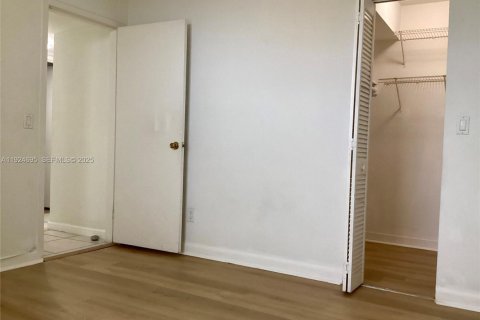 Condominio en alquiler en North Miami, Florida, 2 dormitorios, 89.46 m2 № 2055163 - foto 17
