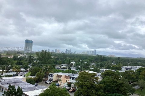 Condominio en alquiler en North Miami, Florida, 2 dormitorios, 89.46 m2 № 2055163 - foto 6