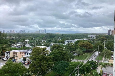 Condominio en alquiler en North Miami, Florida, 2 dormitorios, 89.46 m2 № 2055163 - foto 5