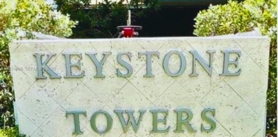 Condominio en North Miami, Florida, 2 dormitorios № 2055163