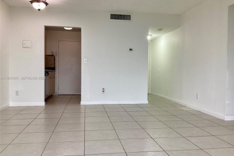 Condominio en alquiler en North Miami, Florida, 2 dormitorios, 89.46 m2 № 2055163 - foto 9
