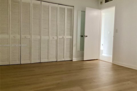 Condominio en alquiler en North Miami, Florida, 2 dormitorios, 89.46 m2 № 2055163 - foto 13