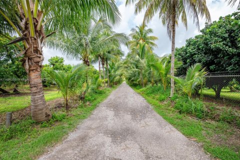 Propiedad comercial en venta en Miami-Dade, Florida № 1861263 - foto 16