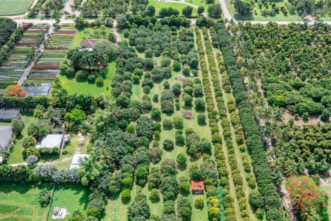 Propiedad comercial en venta en Miami-Dade, Florida № 1861263 - foto 12