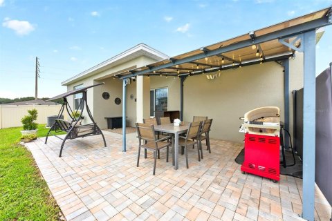 House in Sorrento, Florida 4 bedrooms, 188.59 sq.m. № 2393497 - photo 27