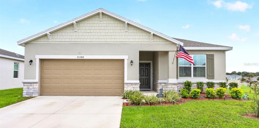 House in Sorrento, Florida 4 bedrooms, 188.59 sq.m. № 2393497