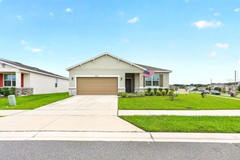 House in Sorrento, Florida 4 bedrooms, 188.59 sq.m. № 2393497 - photo 2