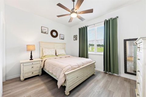 House in Sorrento, Florida 4 bedrooms, 188.59 sq.m. № 2393497 - photo 21