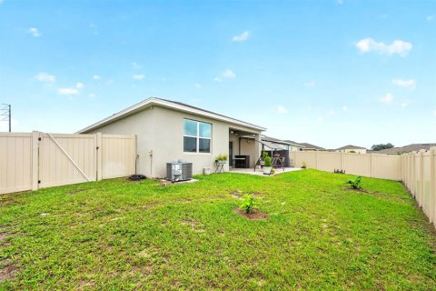 House in Sorrento, Florida 4 bedrooms, 188.59 sq.m. № 2393497 - photo 30