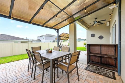 House in Sorrento, Florida 4 bedrooms, 188.59 sq.m. № 2393497 - photo 28