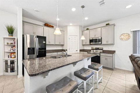 House in Sorrento, Florida 4 bedrooms, 188.59 sq.m. № 2393497 - photo 13