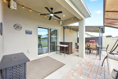 House in Sorrento, Florida 4 bedrooms, 188.59 sq.m. № 2393497 - photo 26