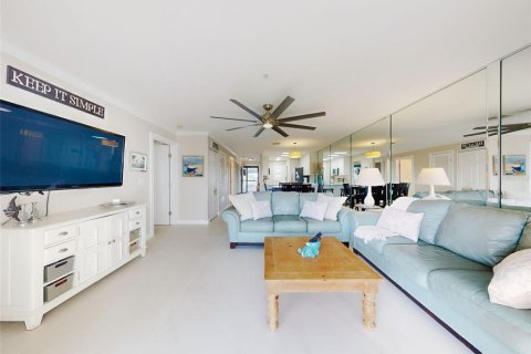 Condo in New Smyrna Beach, Florida, 2 bedrooms  № 1597440 - photo 17