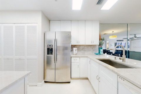 Condo in New Smyrna Beach, Florida, 2 bedrooms  № 1597440 - photo 8