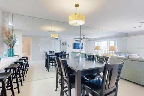Condo in New Smyrna Beach, Florida, 2 bedrooms  № 1597440 - photo 13