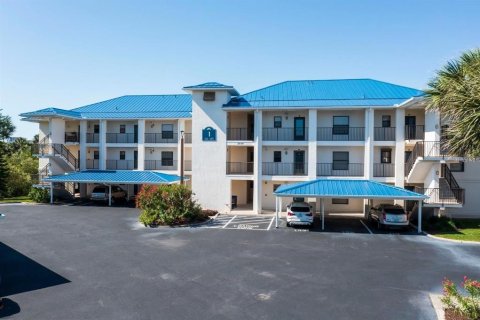 Condo in New Smyrna Beach, Florida, 2 bedrooms  № 1597440 - photo 1