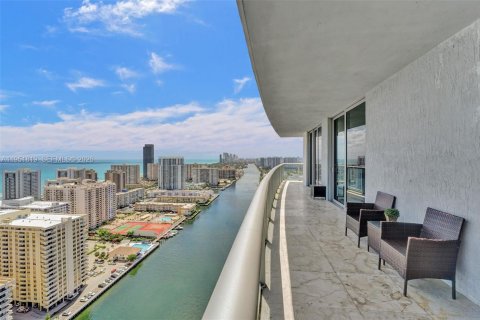 Condominio en venta en Hallandale Beach, Florida, 3 dormitorios, 161.37 m2 № 2180458 - foto 2